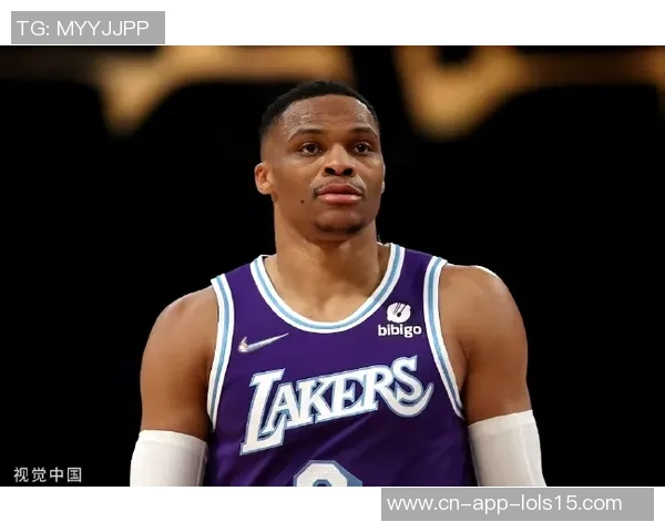 拉塞尔威斯布鲁克的篮球传奇之路与职业生涯的辉煌成就解析